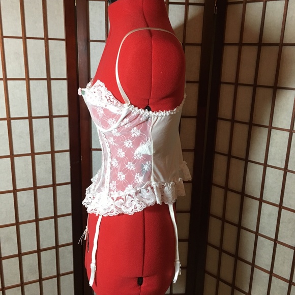 Vintage Lace Corset with Garter Belt - Picture 3 of 4